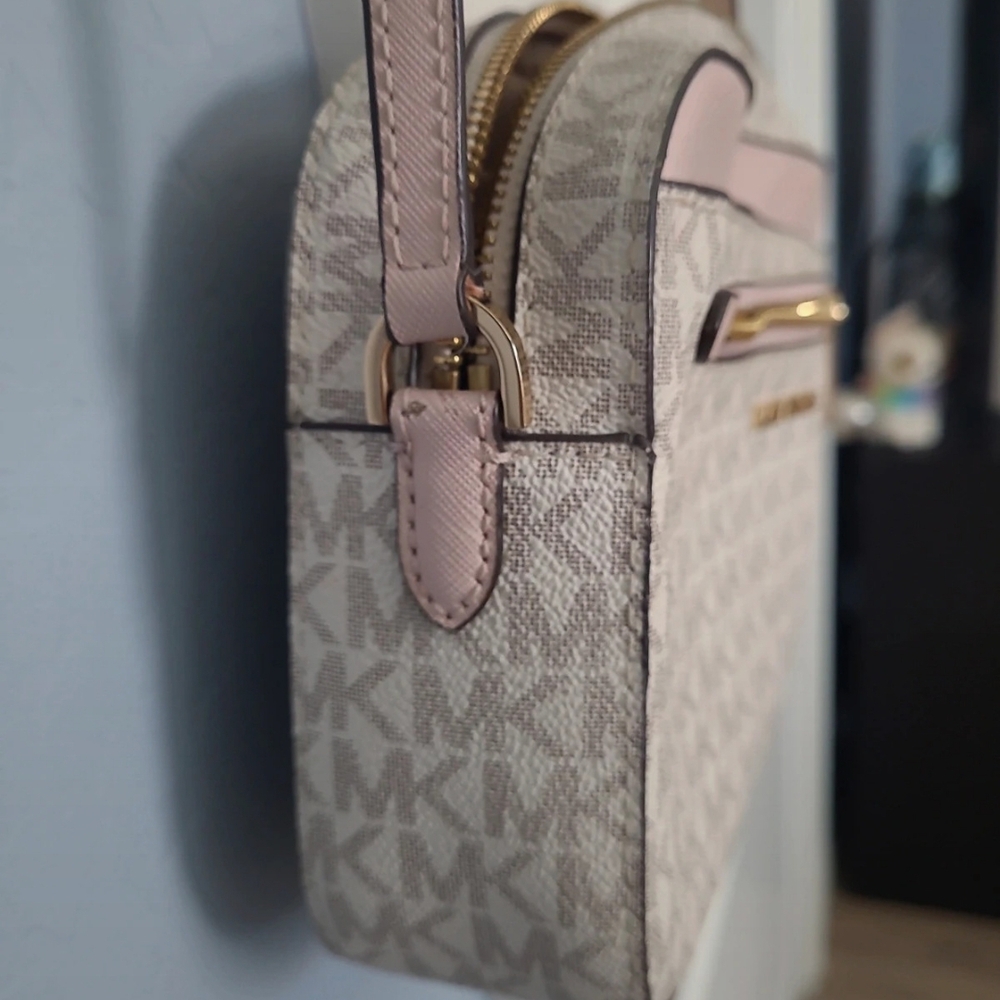 Michael Kors Pink and Cream Crossbody Bag - Picture 5 of 16